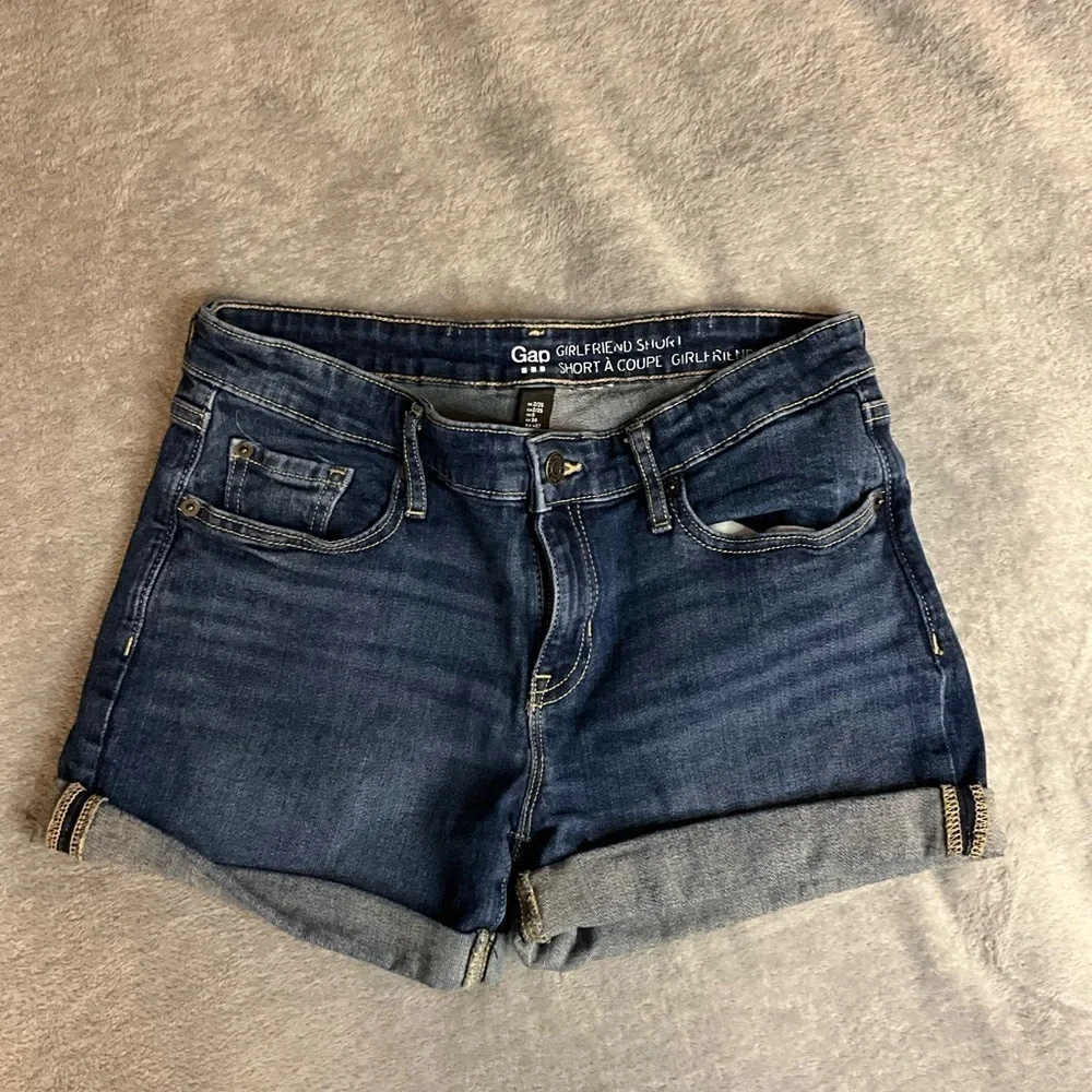 Gap Girlfriend Cuffed Short Size 2/26